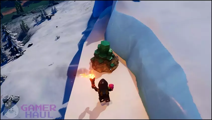 A Malachite Ore node found at the summit of an ice cap mountain in LEGO Fortnite's Frostlands biome.